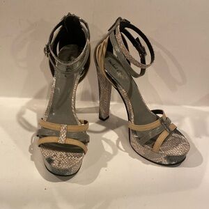 Like new Michael Antonio size 8 heels.